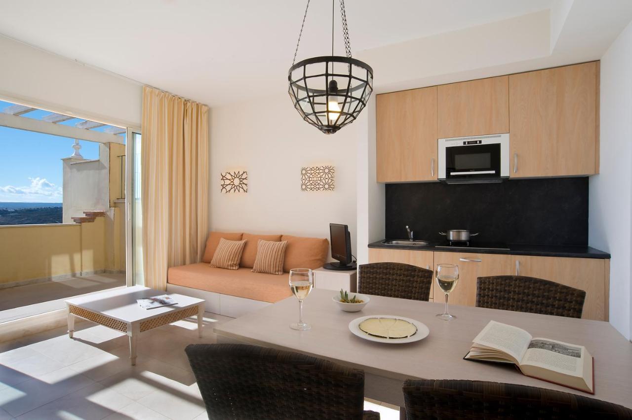 One-Bedroom Apartment,1272620860:JPEG