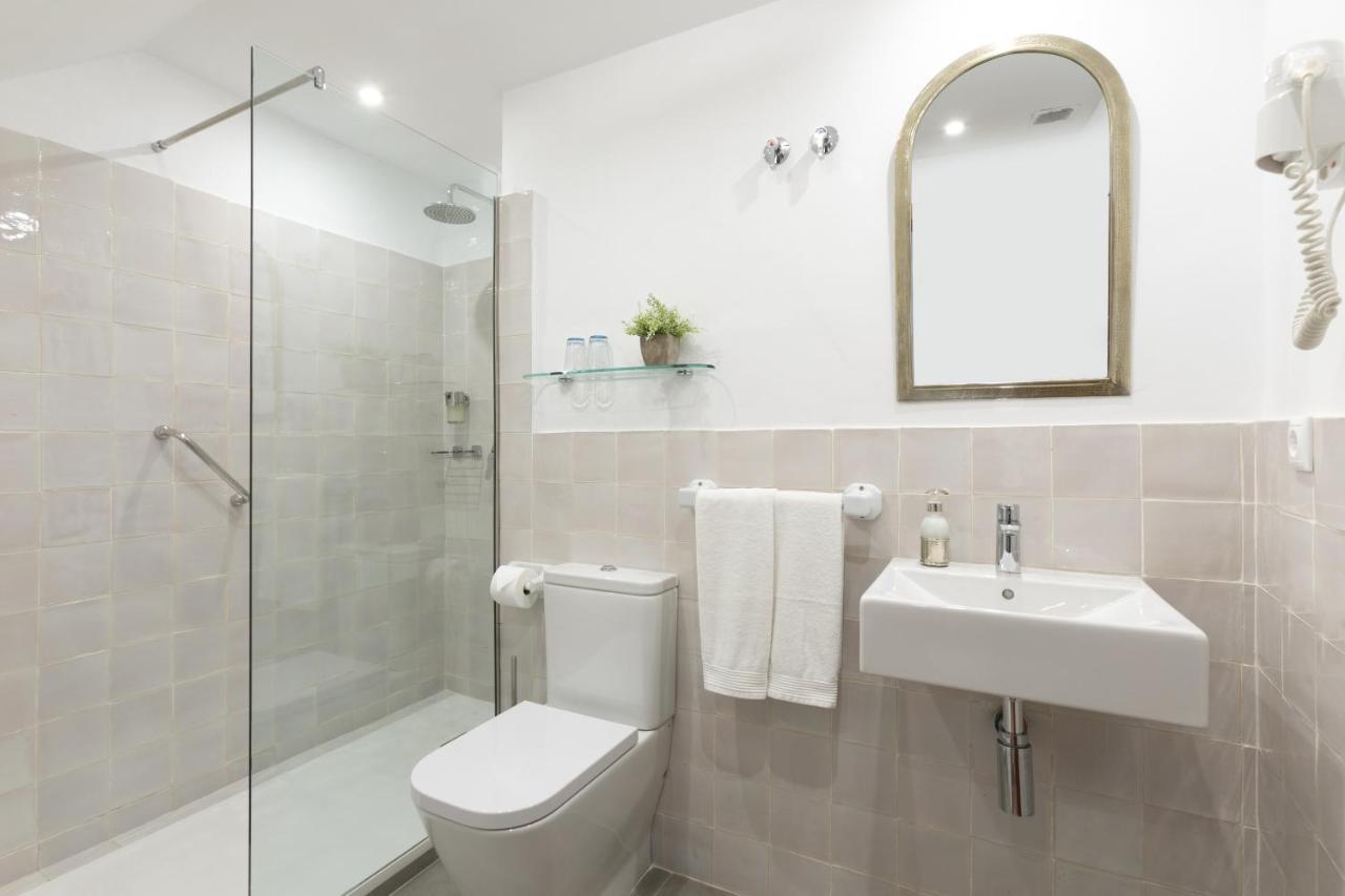 Large Single Room,1765152877:JPEG