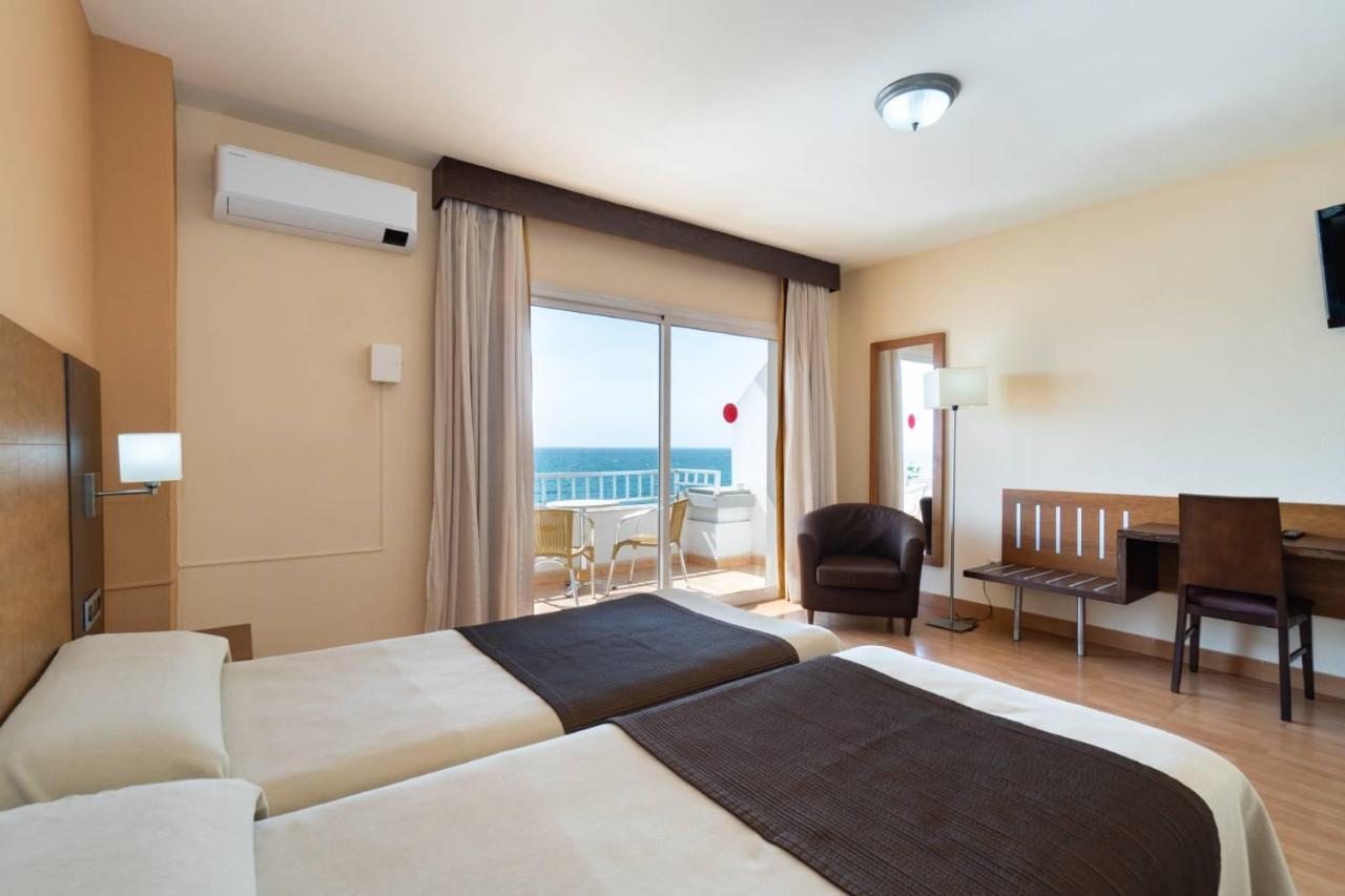 Double or Twin Room Sea View