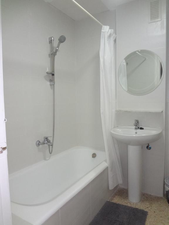 Double Room with Air-Conditioning,445584762:JPEG