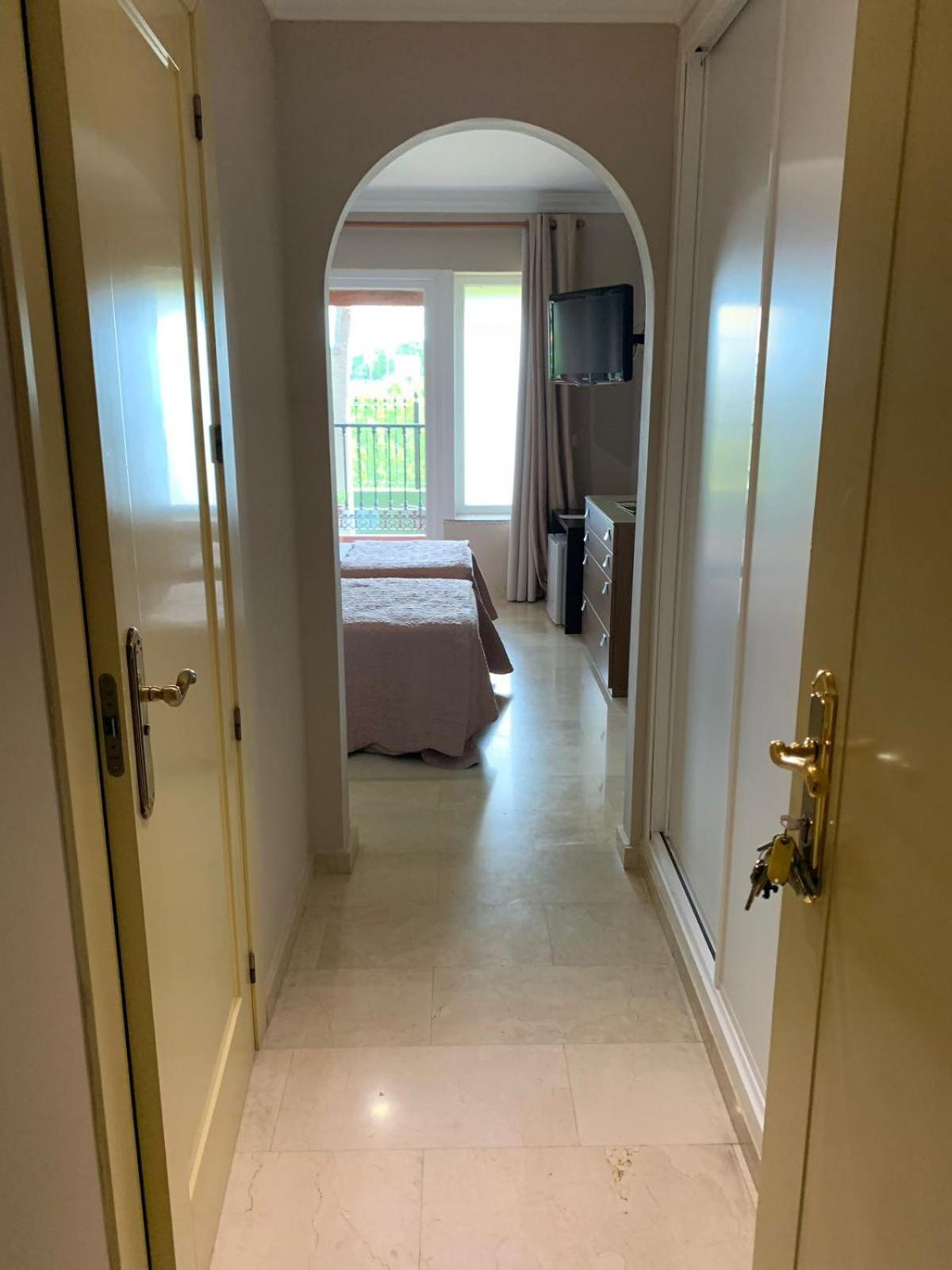 Twin Room,1529390839:JPEG