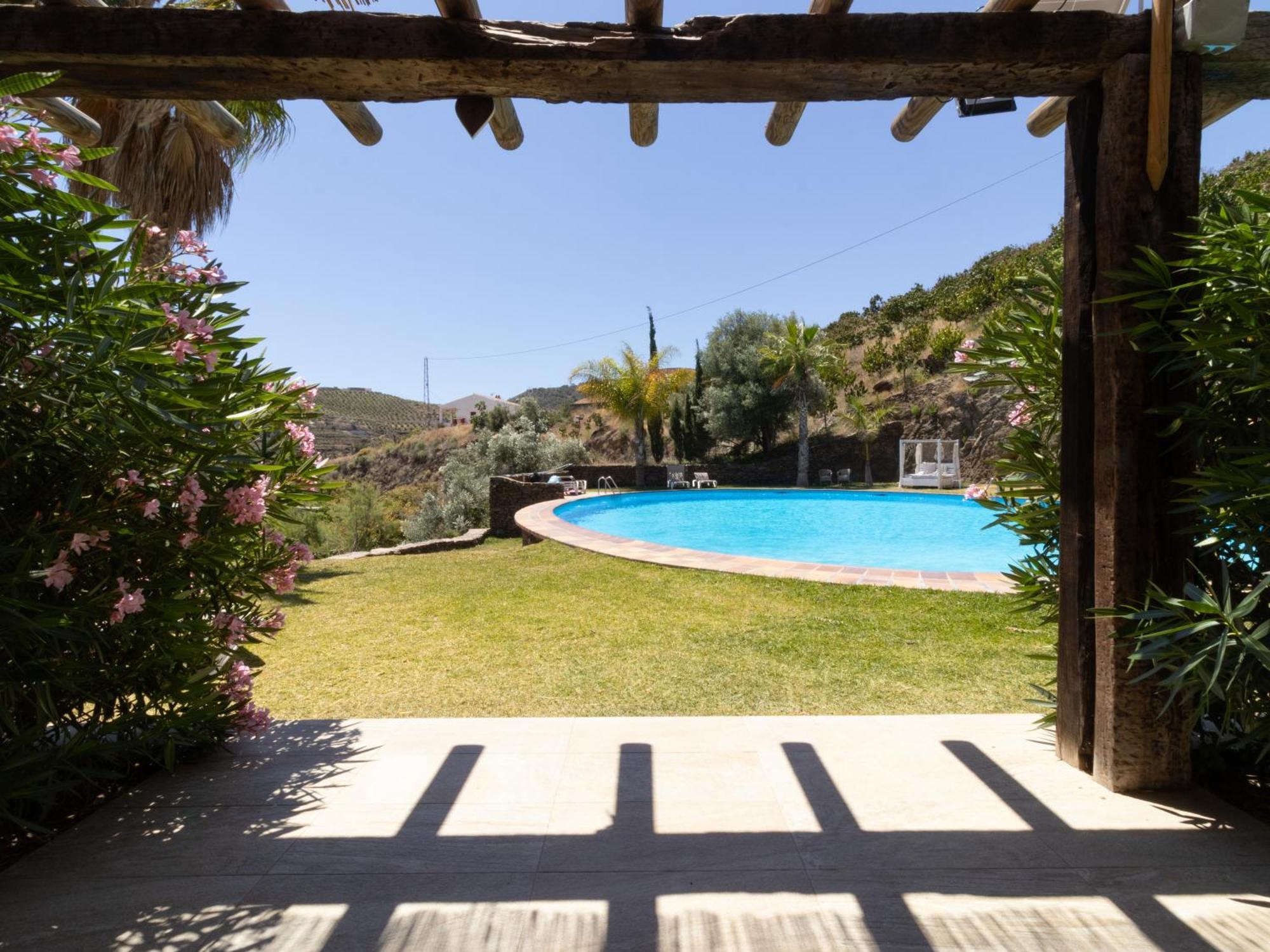 Studio Pool View,1742880129:JPEG