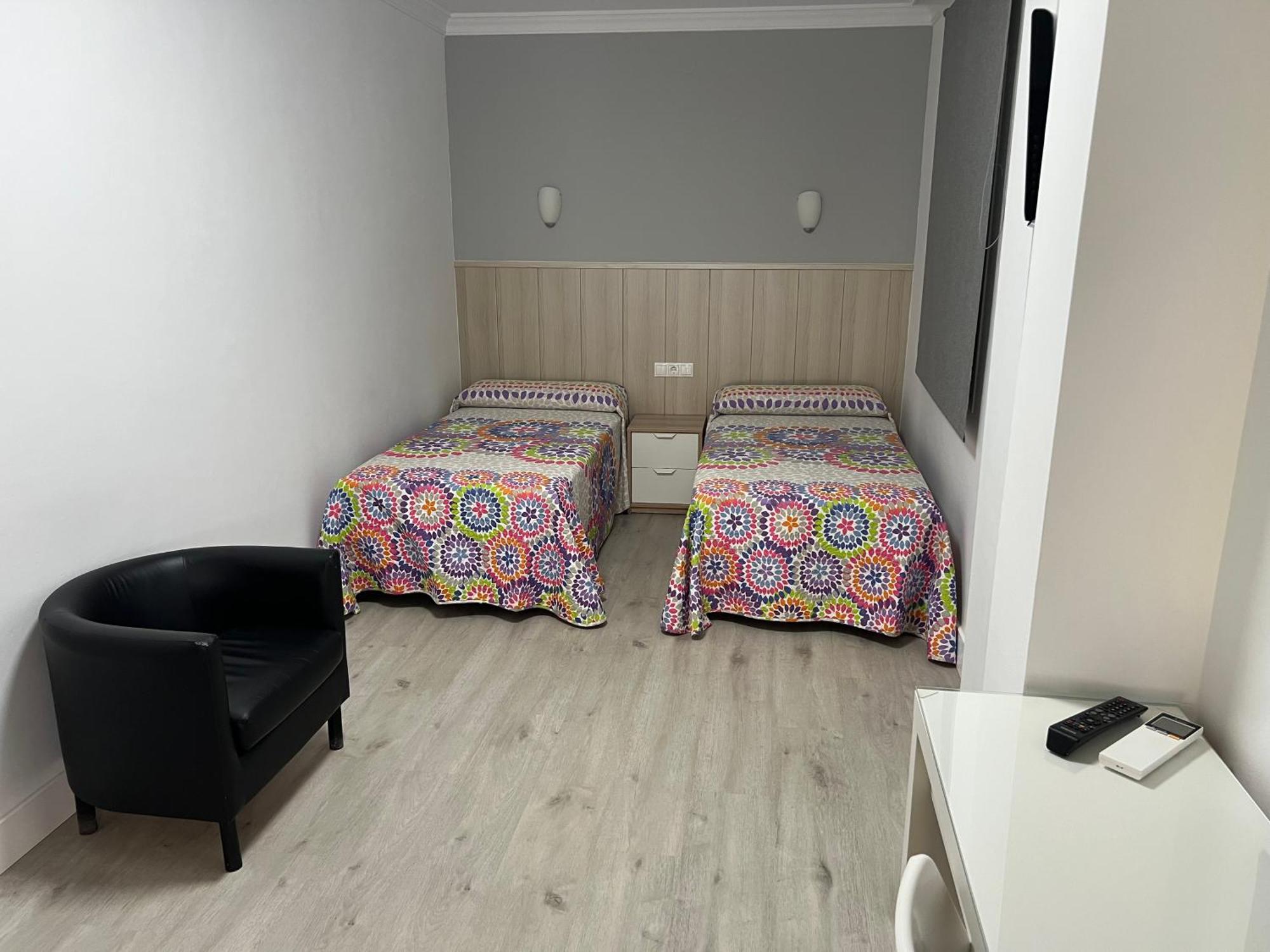 Twin Room,1614778987:JPEG