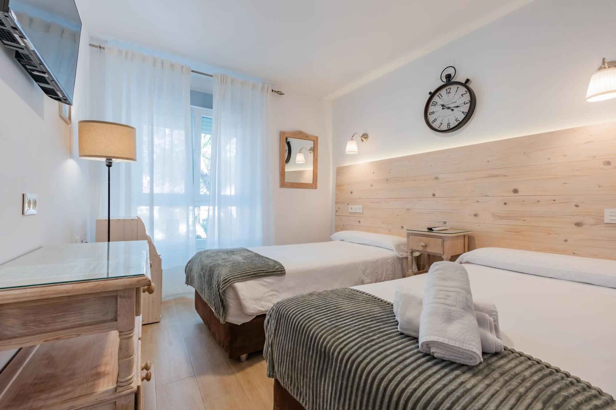 Twin Room,1631545527:JPEG