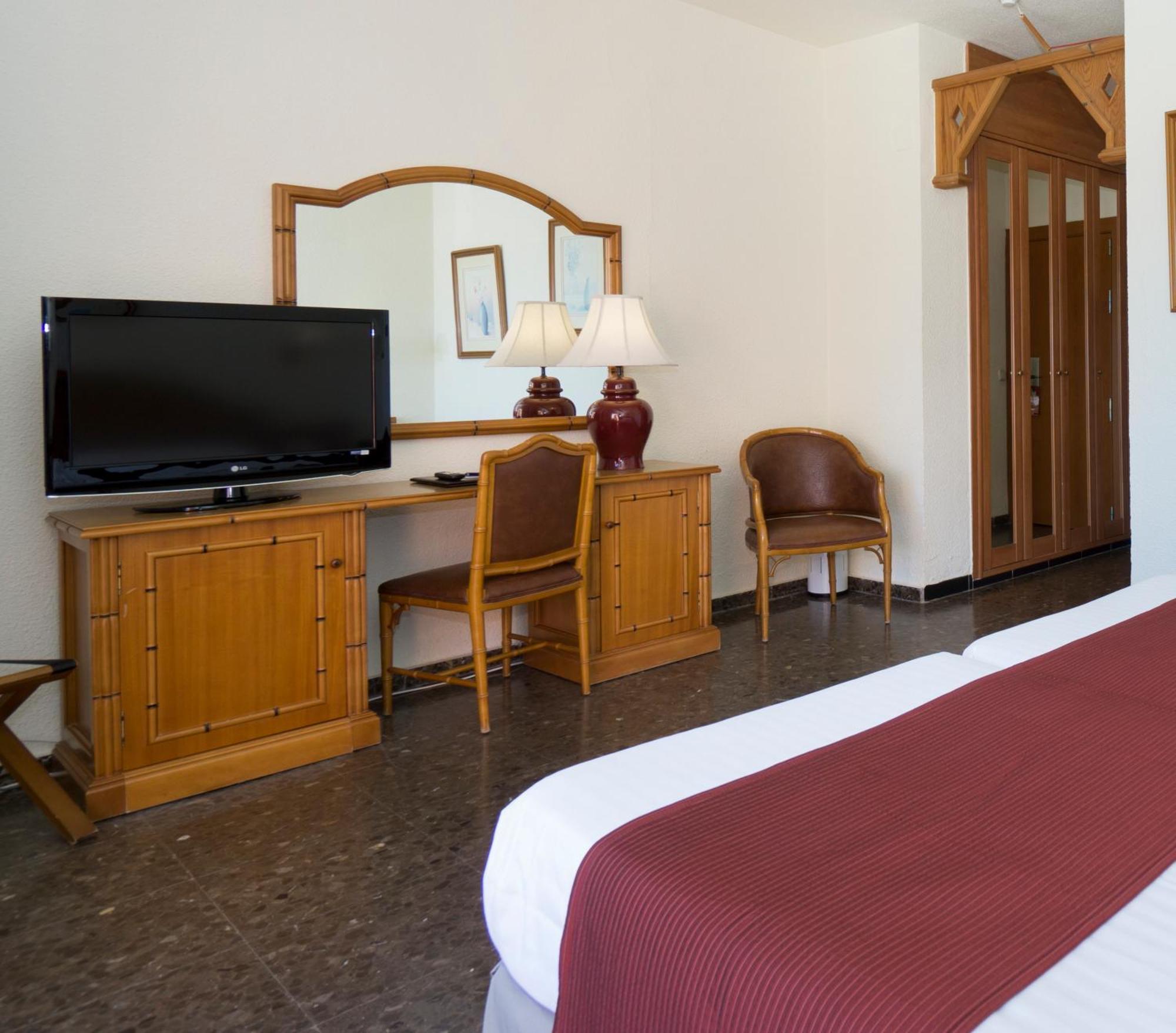 Standard Double or Twin Room,1353556111:JPEG