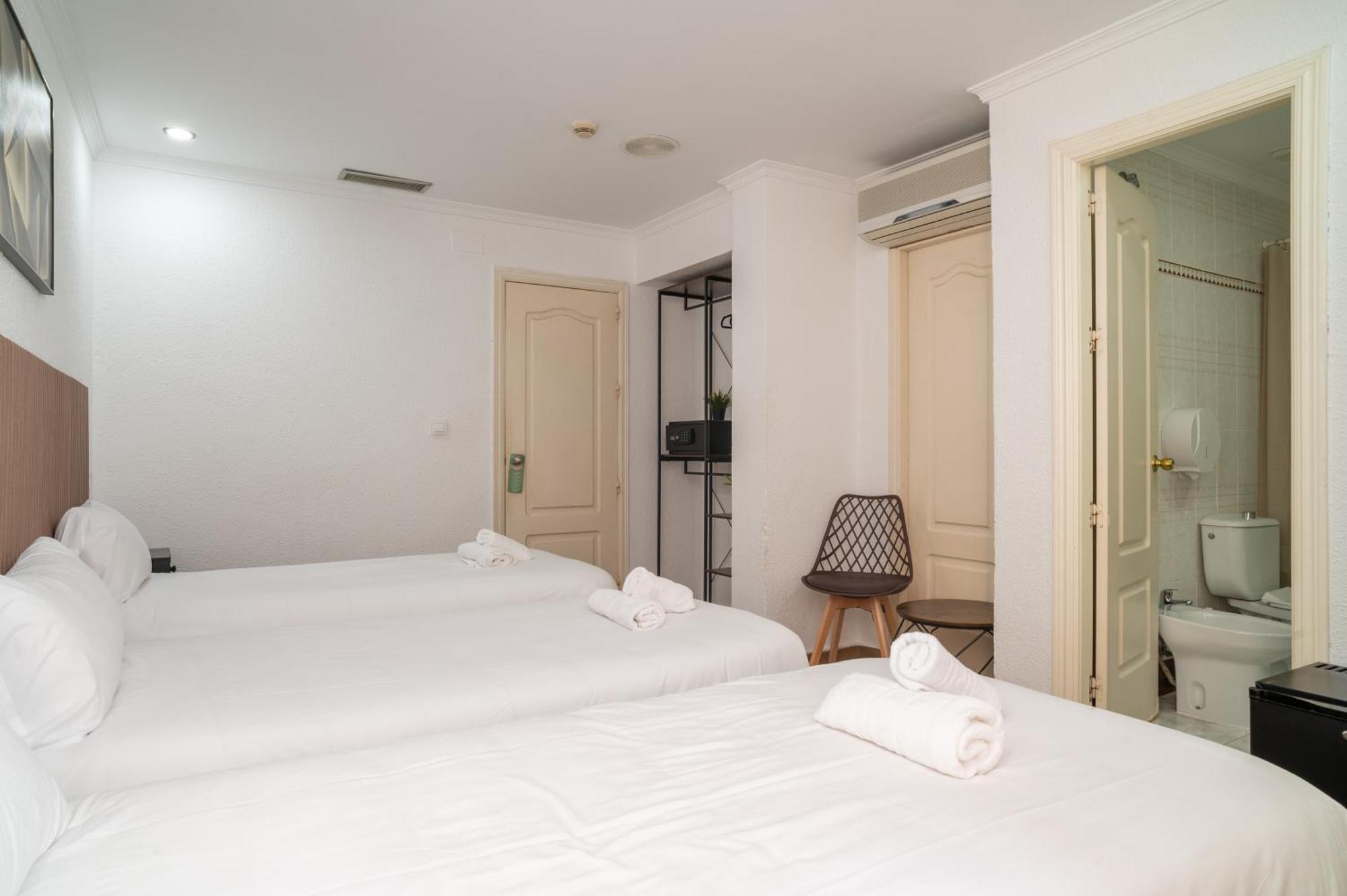 Basic Triple Room,1766135956:JPEG