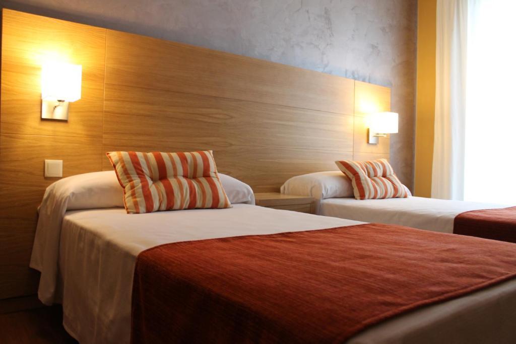 Double or Twin Room,37159642:JPEG