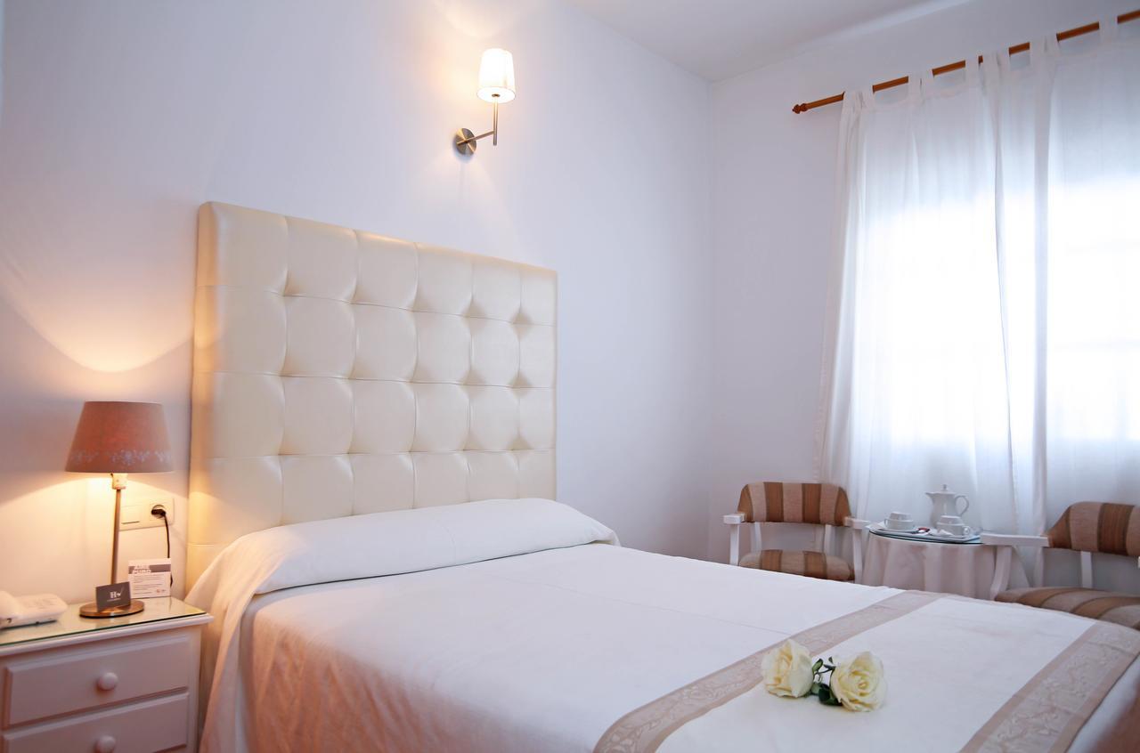 Standard Double or Twin Room,664046025:JPEG
