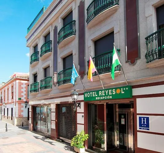 Fuengirola hotels near Los Boliches train