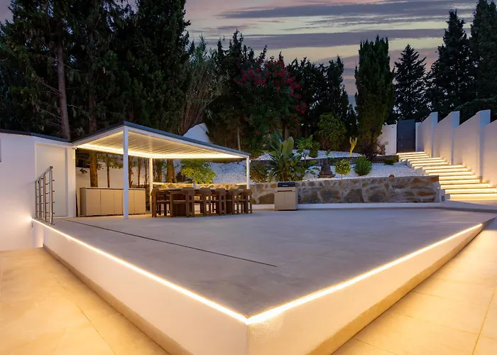 Luxury Villa With Sea Views - Heated Pool